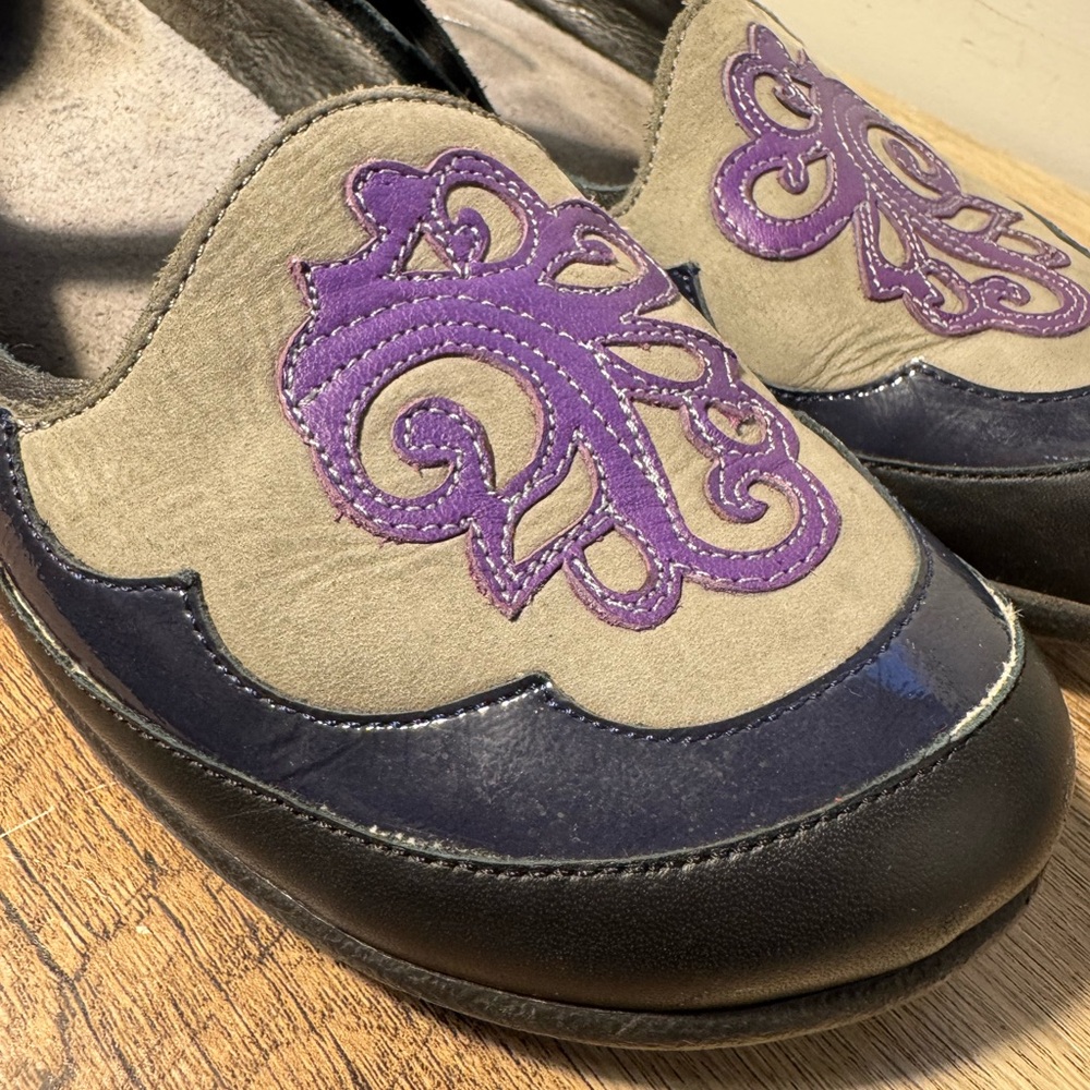 Women’s Mary Jane Flats in Black, Gray & Purple - Picture 11 of 11